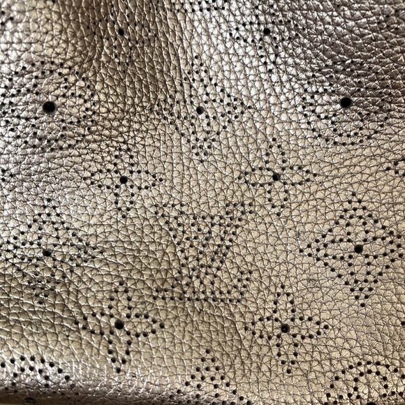 Louis Vuitton Mahina Hobo XL Metallic Mordore - Picture 9 of 16